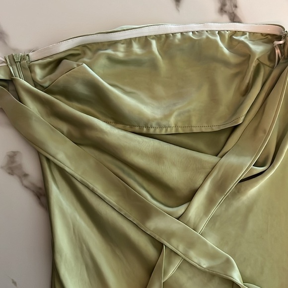 Princess Polly Haley Satin Green Halter Dress. Size US 4
NWOT. - Picture 8 of 13